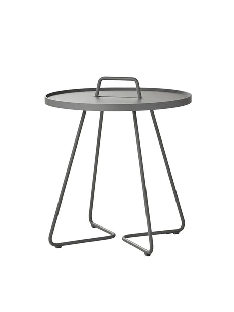 On The Move Sidebord fra Cane-line - Stor / Light grey - Jacobsen Plus