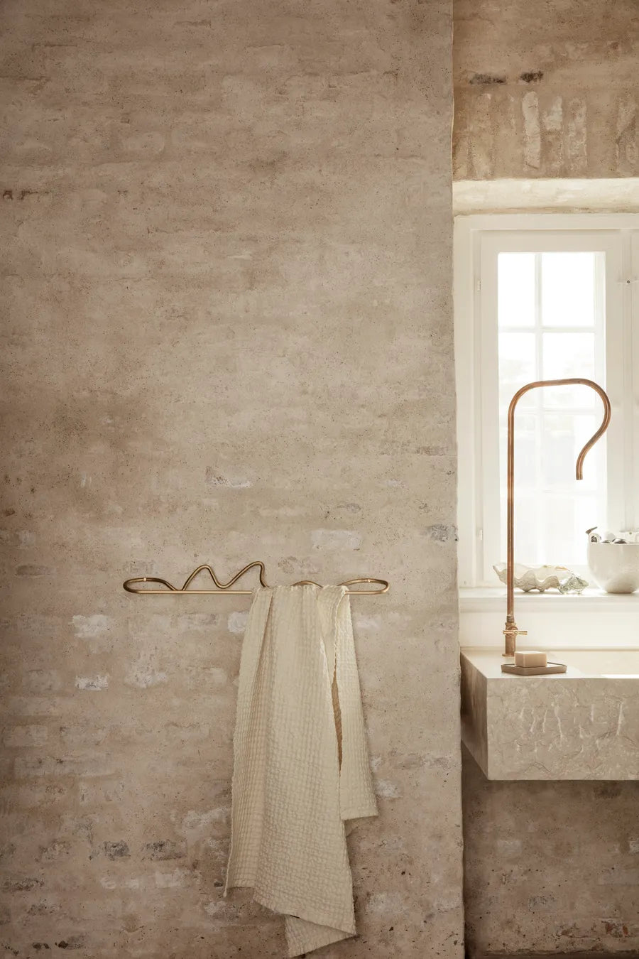 Curvature Towel Hanger fra Ferm Living - 1 - Jacobsen Plus