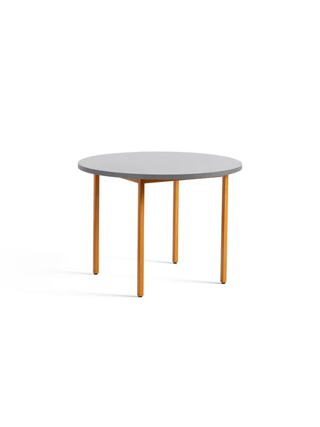 Two-Colour Spisebord Ø105 fra Hay - Light grey / Ochre - Jacobsen Plus