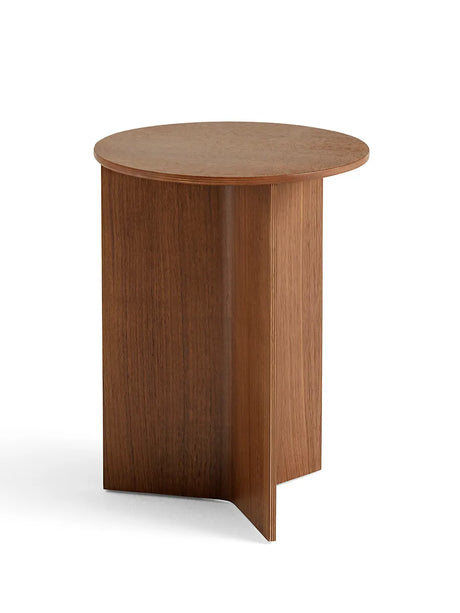 Slit borde i træ fra Hay - High Round- Ø 35 x H 47 cm / Lakeret valnød - Jacobsen Plus