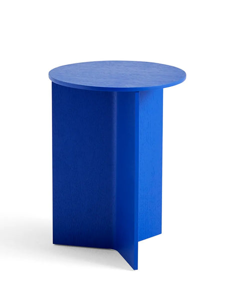 Slit borde i træ fra Hay - High Round- Ø 35 x H 47 cm / Lakeret vivid blue eg - Jacobsen Plus
