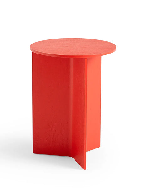 Slit borde i træ fra Hay - High Round- Ø 35 x H 47 cm / Lakeret Candy red eg - Jacobsen Plus