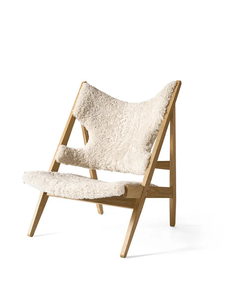 Knitting Lounge Chair, Sheepskin fra Audo Copenhagen - Natural Oak - Moonlight 09 - Jacobsen Plus