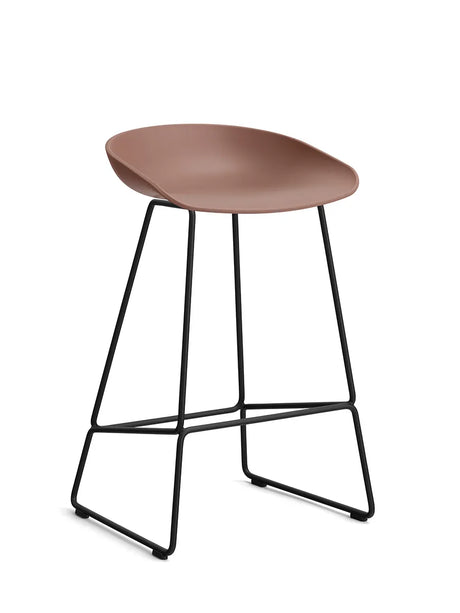 About a Stool AAS38 fra Hay - Lav - B 47 x D 45 x H 65-76 cm / Soft Brick / Sort pulverlakeret stål - Jacobsen Plus