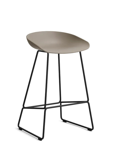About a Stool AAS38 fra Hay - Lav - B 47 x D 45 x H 65-76 cm / Khaki / Sort pulverlakeret stål - Jacobsen Plus