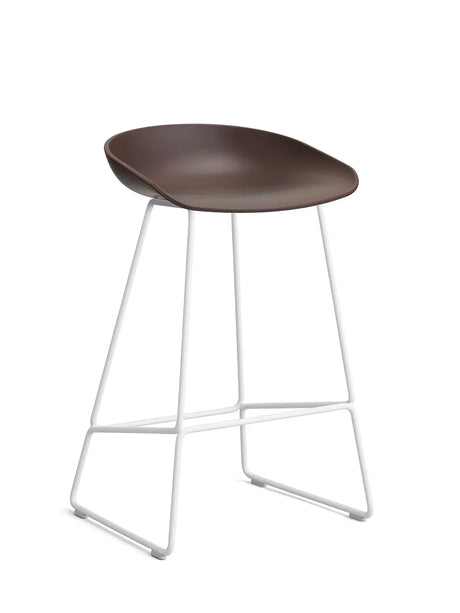 About a Stool AAS38 fra Hay - Lav - B 47 x D 45 x H 65-76 cm / Raisin / Hvid pulverlakeret stål - Jacobsen Plus