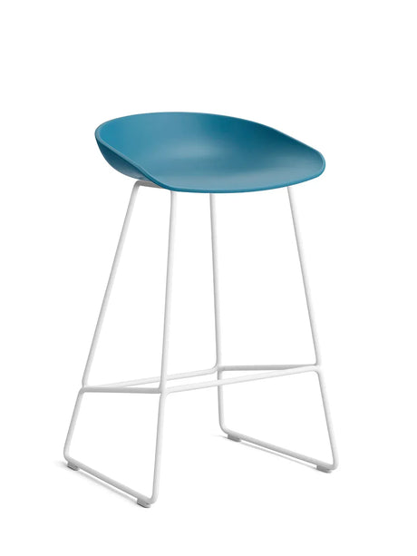 About a Stool AAS38 fra Hay - Lav - B 47 x D 45 x H 65-76 cm / Azure Blue / Hvid pulverlakeret stål - Jacobsen Plus