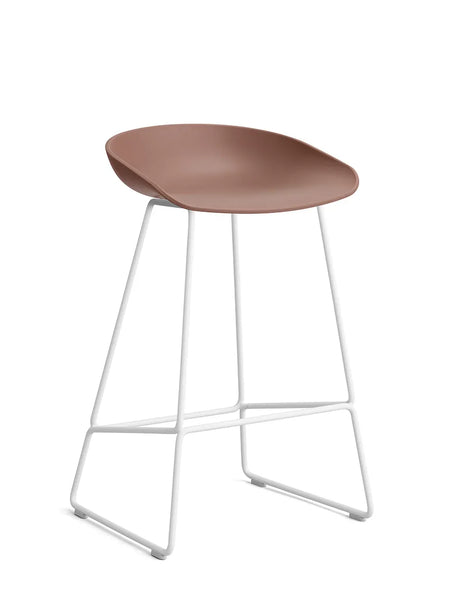 About a Stool AAS38 fra Hay - Lav - B 47 x D 45 x H 65-76 cm / Soft Brick / Hvid pulverlakeret stål - Jacobsen Plus