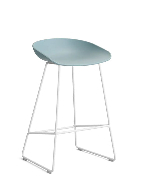 About a Stool AAS38 fra Hay - Lav - B 47 x D 45 x H 65-76 cm / Dusty blue / Hvid pulverlakeret stål - Jacobsen Plus