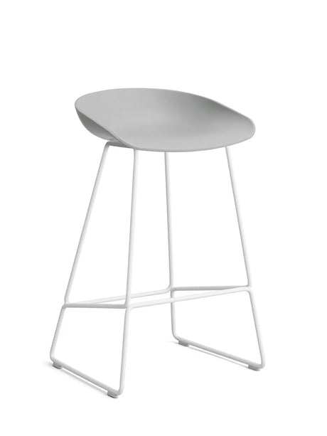 About a Stool AAS38 fra Hay - Lav - B 47 x D 45 x H 65-76 cm / Concrete grey / Hvid pulverlakeret stål - Jacobsen Plus