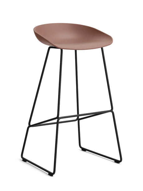 About a Stool AAS38 fra Hay - Høj - B 50 x D 48 x H 75-86 cm / Soft Brick / Sort pulverlakeret stål - Jacobsen Plus