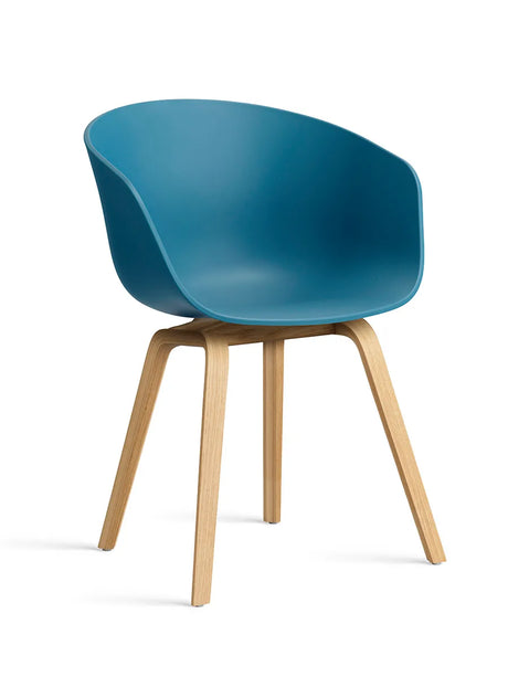 About a Chair AAC22 fra Hay - Azure Blue / Lakeret eg - Jacobsen Plus