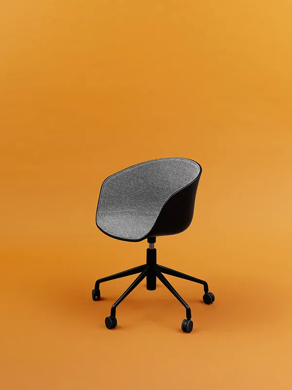 About a Chair AAC52 Forsidepolstret, sort skal fra Hay - 3 - Jacobsen Plus