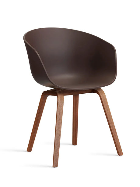 About a Chair AAC22 fra Hay - Raisin / Lakeret valnød - Jacobsen Plus