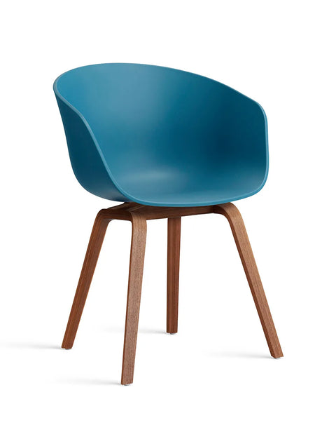 About a Chair AAC22 fra Hay - Azure Blue / Lakeret valnød - Jacobsen Plus
