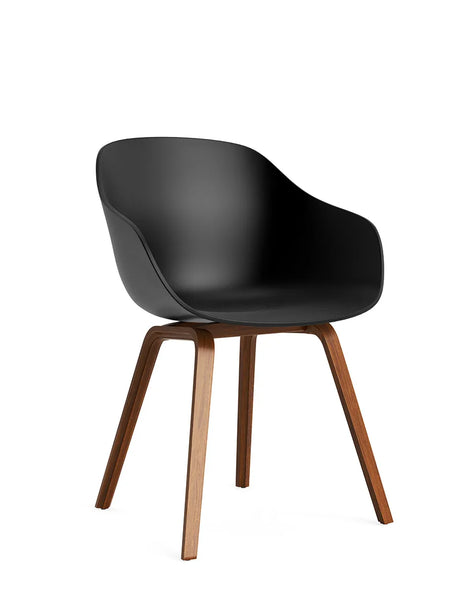 About a Chair AAC 222 fra Hay - Black / Lakeret valnød - Jacobsen Plus