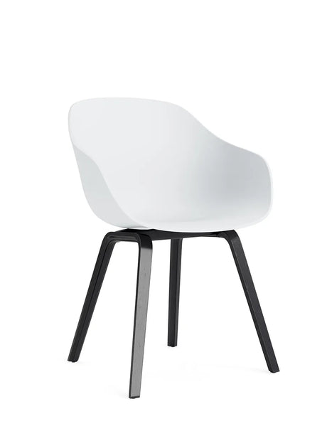 About a Chair AAC 222 fra Hay - White / Sortlakeret eg - Jacobsen Plus