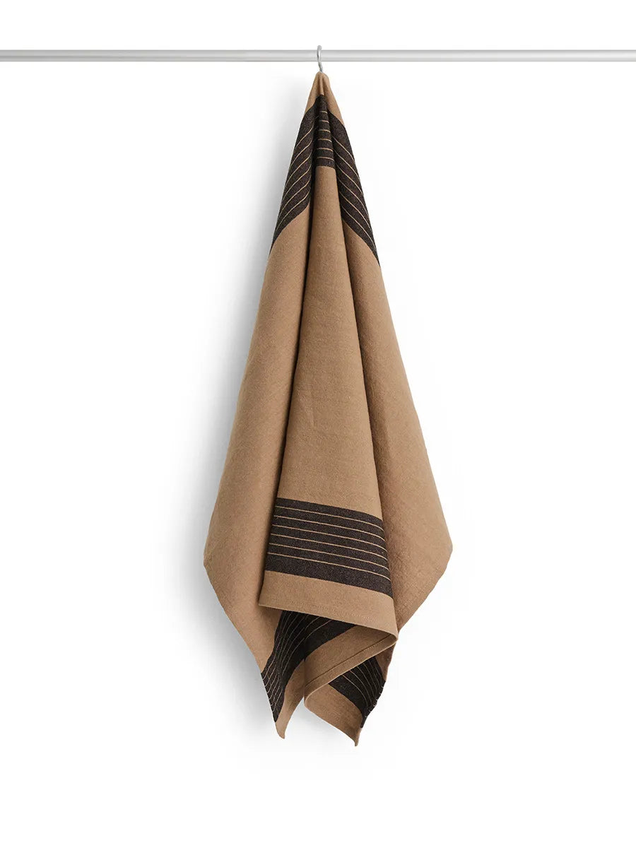 Linear Tea Towel fra Hay - Mocca - Jacobsen Plus