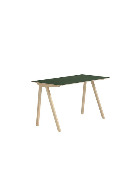 CPH90 Skrivebord, 130 cm fra Hay - Grøn linoleum / Lakeret eg - Jacobsen Plus