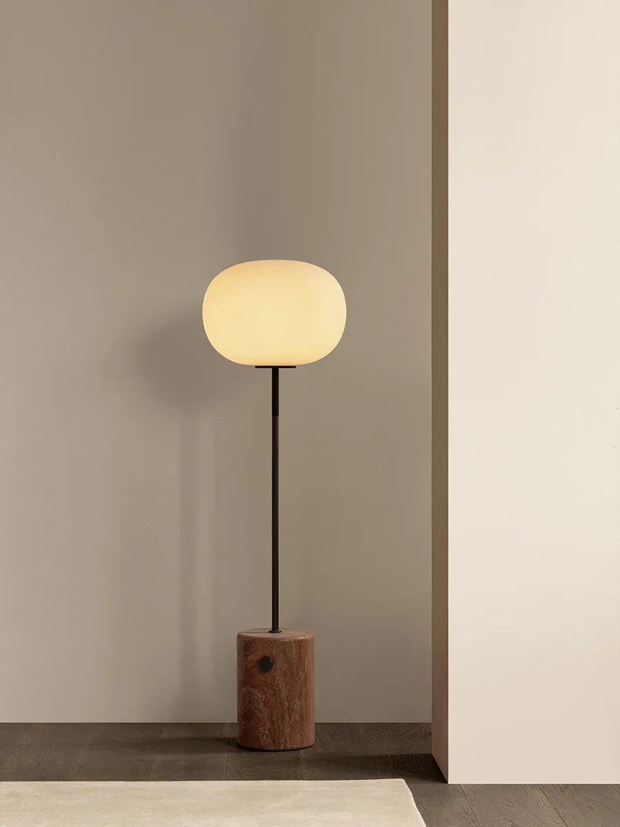 JWDA Floor Lamp, red travertine stone fra Audo Copenhagen - 2 - Jacobsen Plus