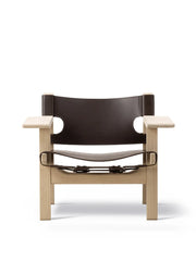 Den Spanske Stol i mørkebrun læder, eg sæbe af Børge Mogensen