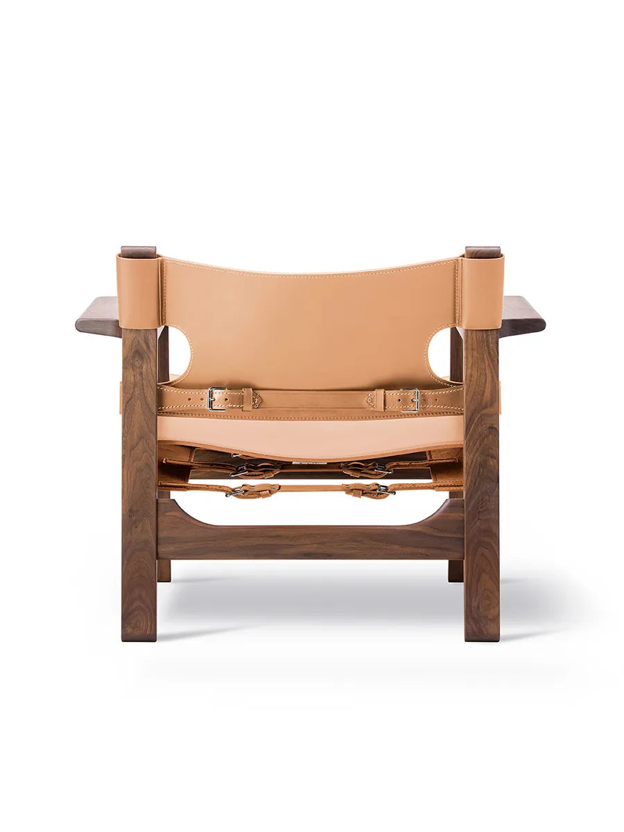 Den Spanske Stol i naturfarvet læder, valnød olie af Børge Mogensen
