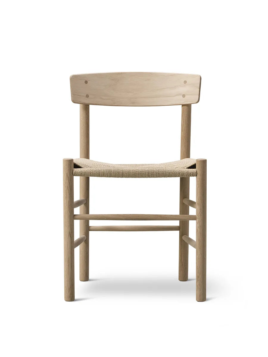 J39 Folkestolen, lys olieret eg af Børge Mogensen