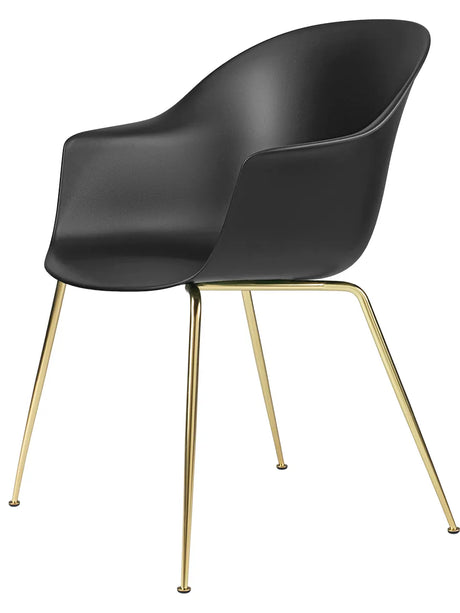 Bat Spisestol, conic base fra GUBI - Brass base / Black - Jacobsen Plus