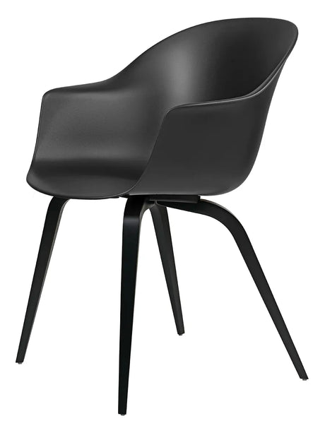 Bat Spisestol, wood base fra GUBI - Black stained beech / Black - Jacobsen Plus