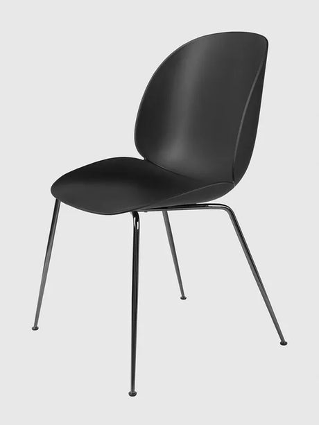 Beetle Chair, upolstret fra GUBI - Black shell / Conic base / Black chrome base - Jacobsen Plus