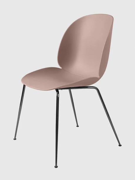 Beetle Chair, upolstret fra GUBI - Sweet pink shell / Conic base / Black chrome base - Jacobsen Plus
