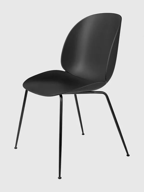 Beetle Chair, upolstret fra GUBI - Black shell / Conic base / Black base - Jacobsen Plus