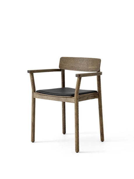 Betty TK11 Spisebordsstol, røget eg/sort læder fra &Tradition - 1 - Jacobsen Plus