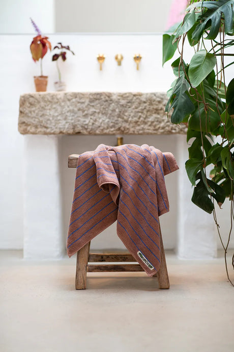 Naram towel - Camel & Ultramarine blue fra Bongusta - 2 - Jacobsen Plus