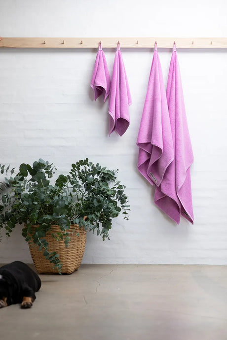 Naram towel - Soft Fuchsia fra Bongusta - 2 - Jacobsen Plus