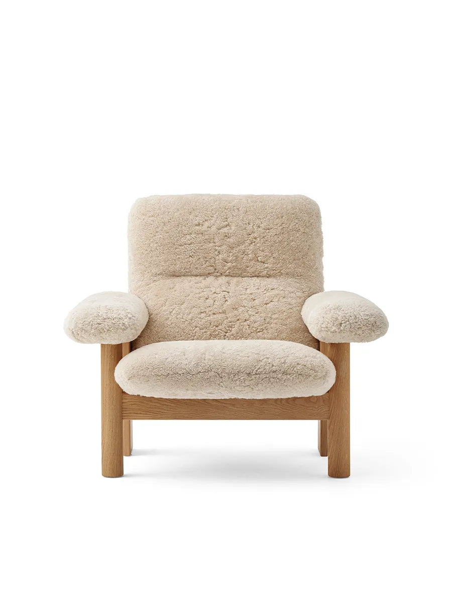 Brasilia Lounge Chair, Natural Oak Sheepskin Nature fra Audo Copenhagen - 1 - Jacobsen Plus
