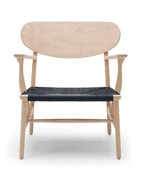 CH22 Loungestol af Hans J. Wegner - Eg - sæbebehandlet / Sort - Jacobsen Plus