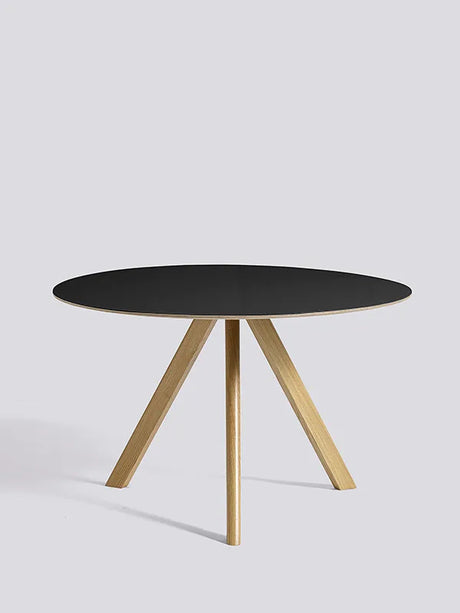 Copenhague CPH20 Bord, Ø120 cm fra Hay - Lakeret eg / Sort linoleum - Jacobsen Plus