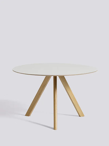 Copenhague CPH20 Bord, Ø120 cm fra Hay - Lakeret eg / Off white linoleum - Jacobsen Plus