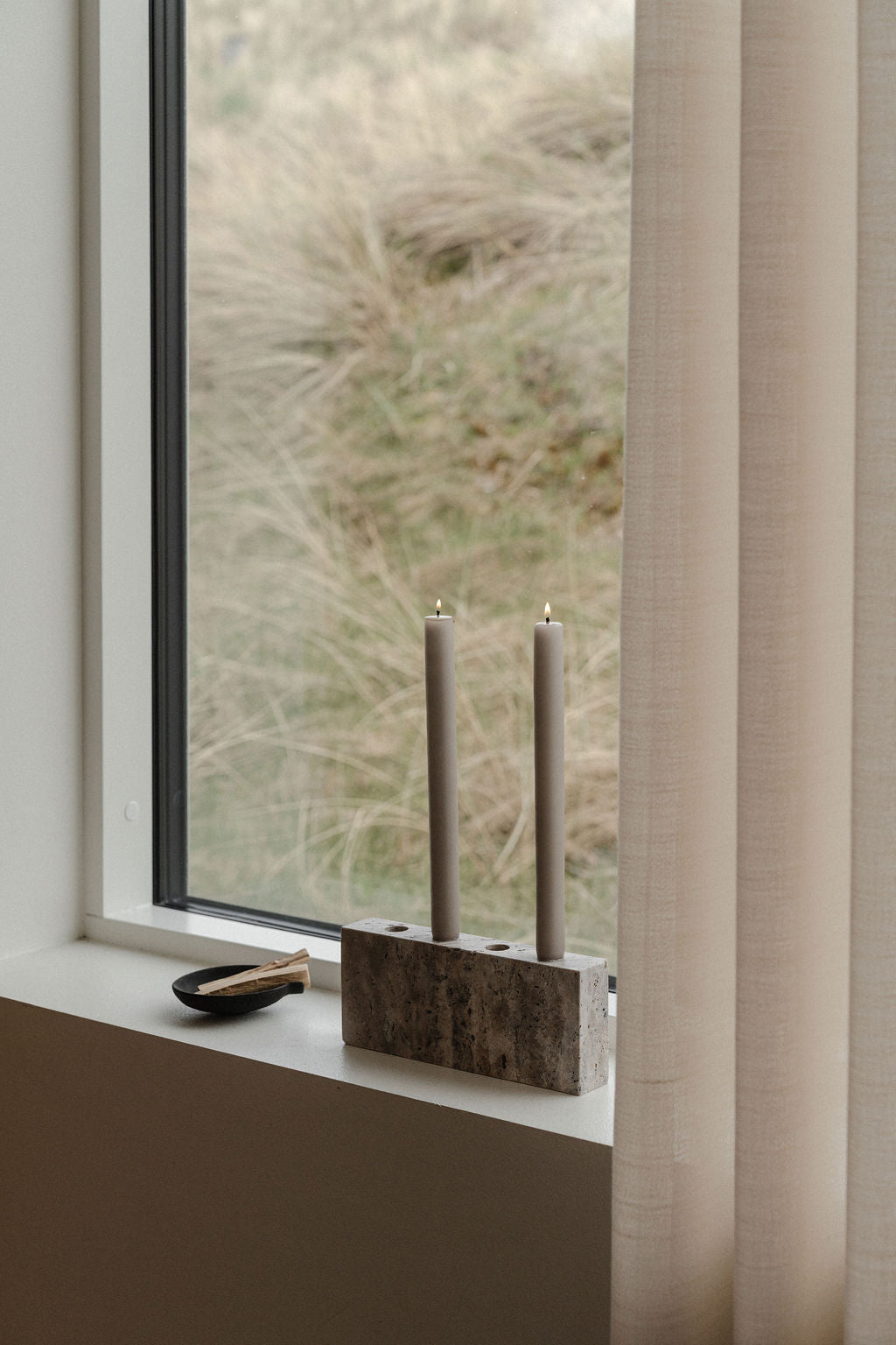 Epode Lysestage 25 cm, travertin silver fra Wabi Sabi Nordic - 3 - Jacobsen Plus