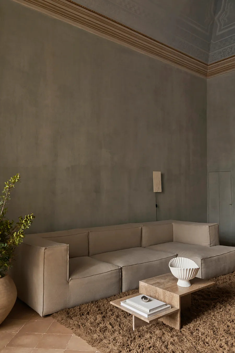 Distinct Coffee Table, Dark Brown Travertine fra Ferm Living - 3 - Jacobsen Plus