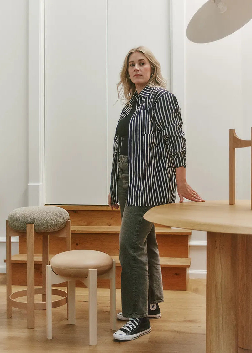 Pioneer Bar Stool, lacquered oak/max 95 fra Fredericia Furniture - 2 - Jacobsen Plus