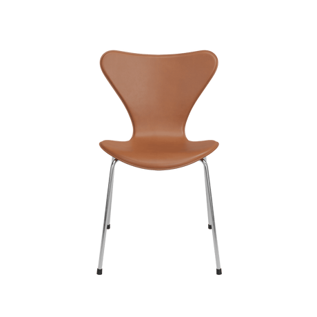 3107 Serie 7 stol, Tailored af Arne Jacobsen - Saddle Brown - Jacobsen Plus