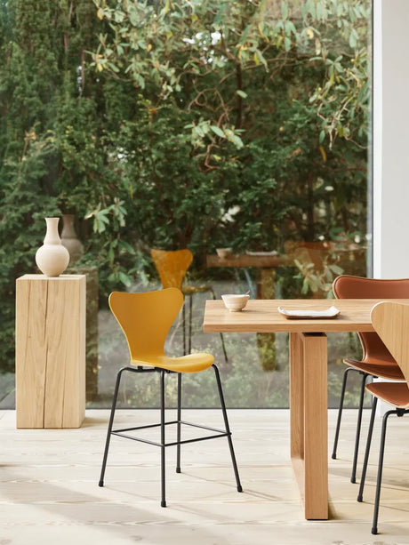 3177 Junior Højstol, farvet ask af Arne Jacobsen - 1 - Jacobsen Plus