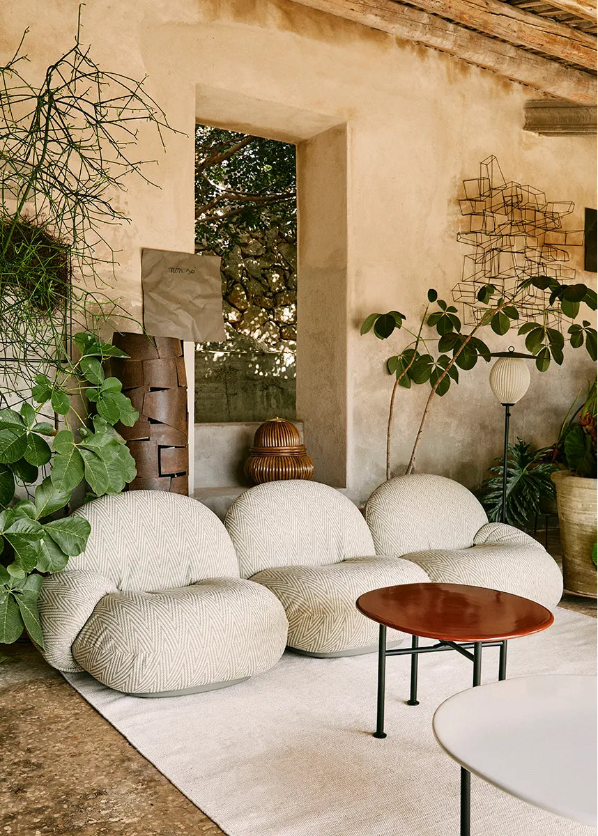 Carmel Coffee Table, clam white i 75 x 75 cm fra Gubi - 2 - Jacobsen Plus