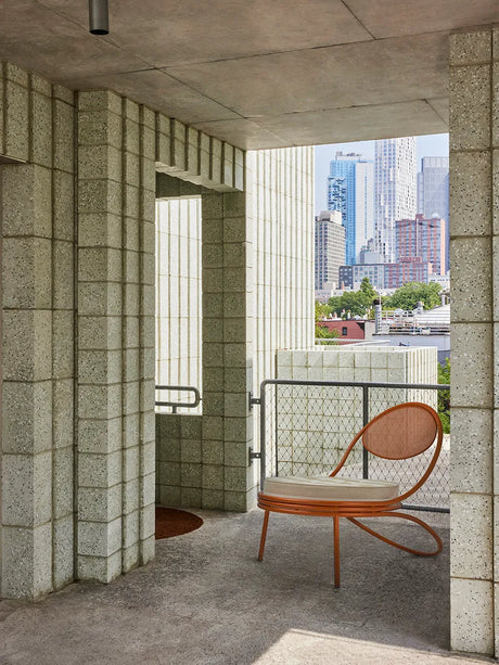 Copacabana Lounge Chair, international orange fra GUBI - 2 - Jacobsen Plus