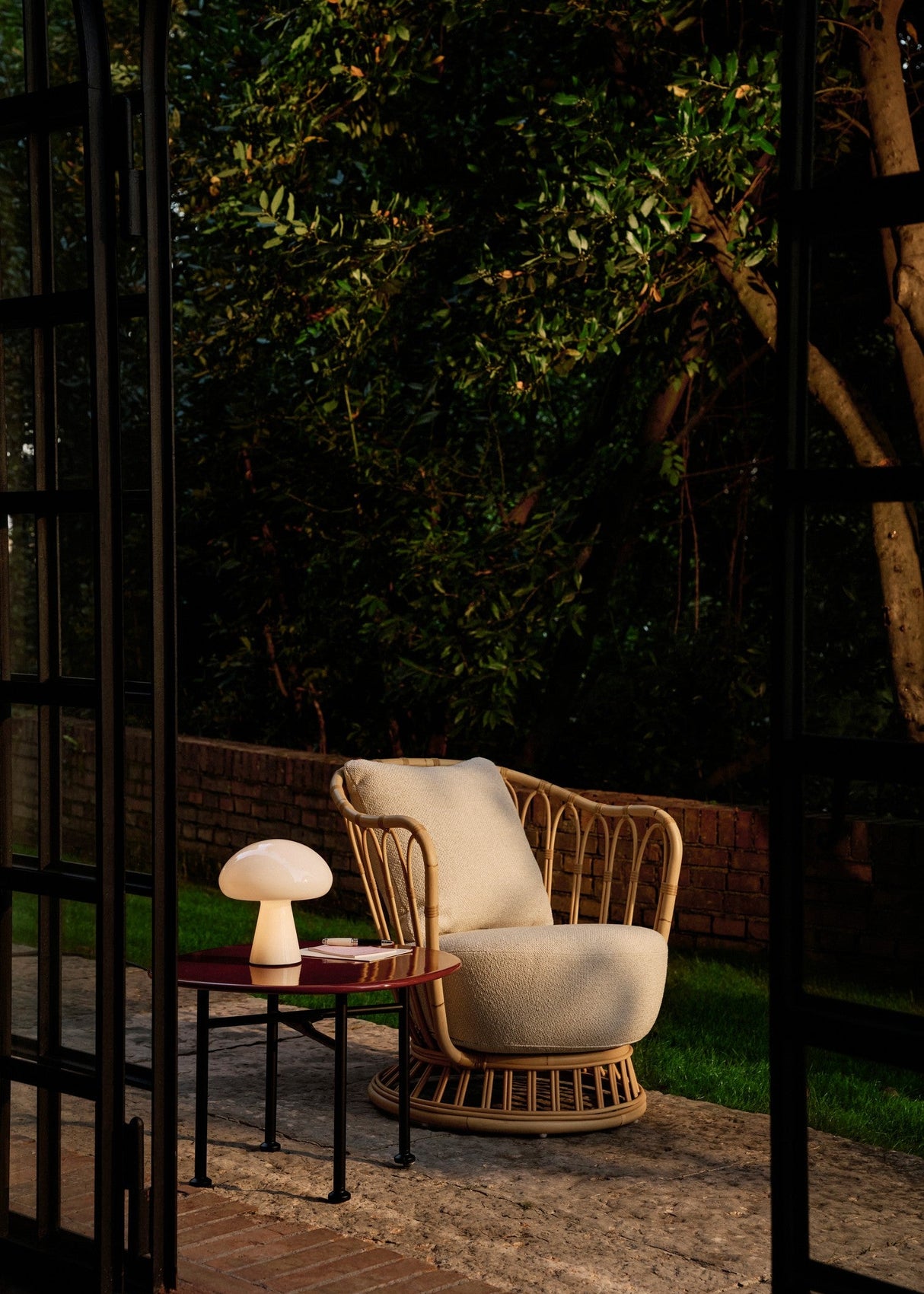 Grace Outdoor Lounge Chair fra GUBI - 2 - Jacobsen Plus