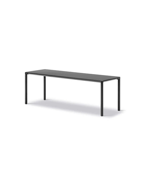 Piloti Bord, sort laminat fra Fredericia Furniture - 6615: 120 x 39 x H41 cm / Sort pulverlakeret aluminium - Jacobsen Plus
