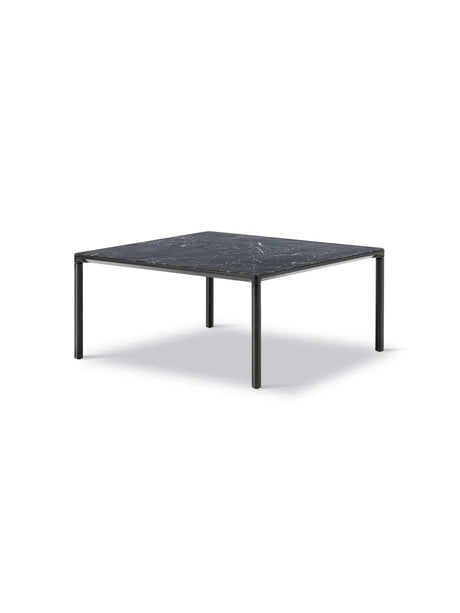 Piloti Bord, sort marquina fra Fredericia Furniture - 6620: 75 x 75 x H41 cm / Sort pulverlakeret aluminium - Jacobsen Plus