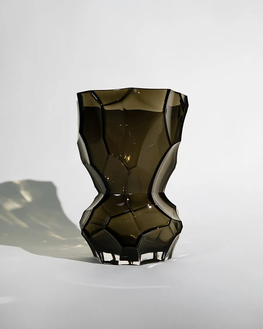 Reflection Vase, new smoke fra Hein Studio